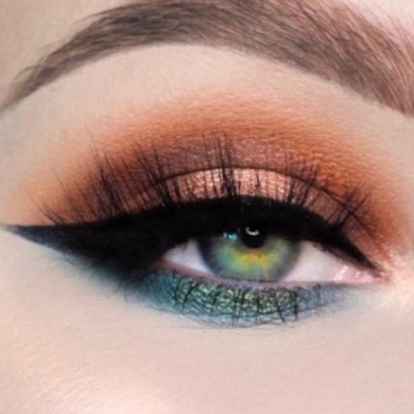 Kylie The Blue Honey Eyeshadow Palette - Picture 16 of 16